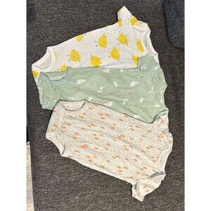 Carter’s onesies (3)